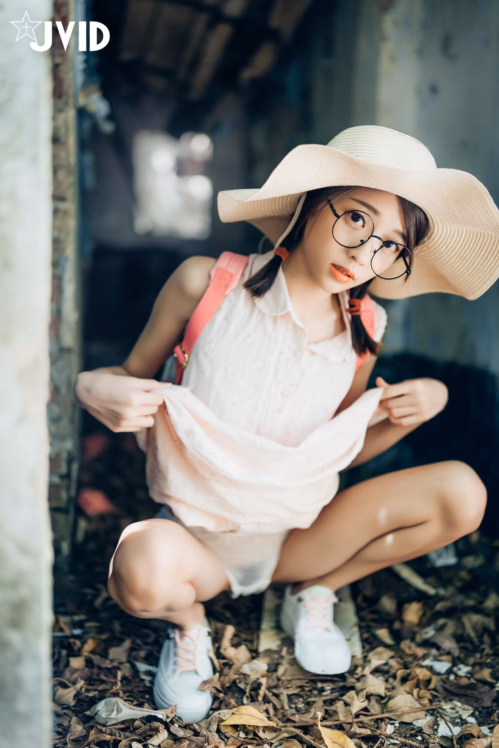 嫰穴美穴漏点福利系列之极致全裸户外露出曲线